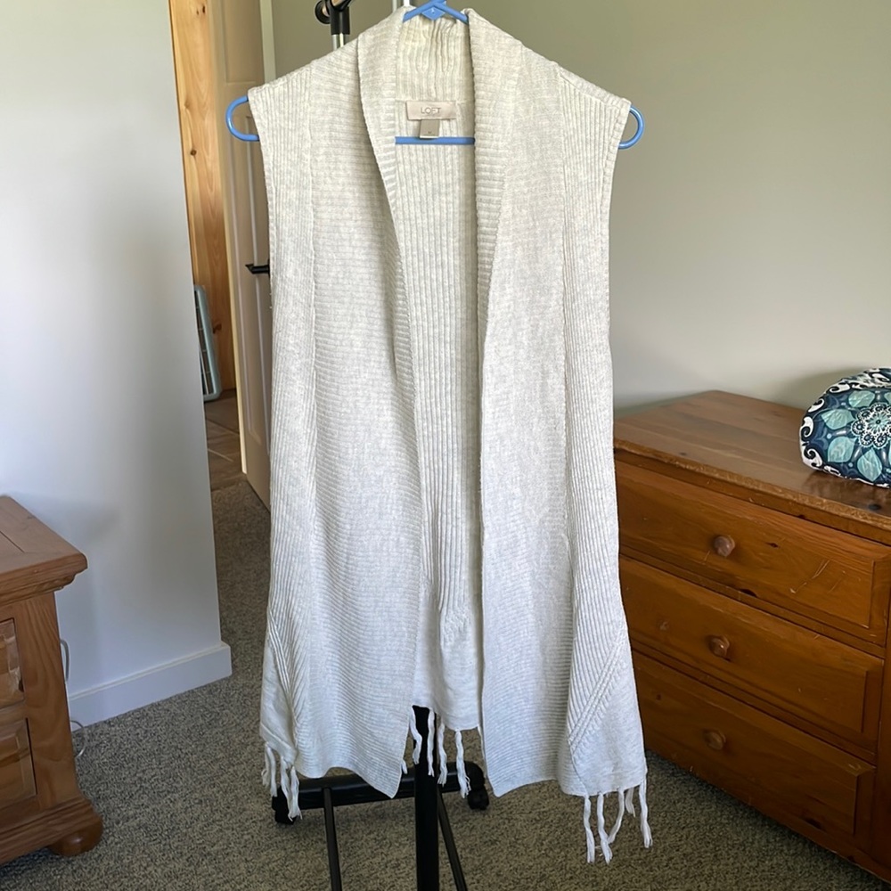 Cardigan/vest with fringe